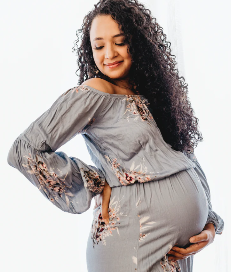 Pregnant women holding belly